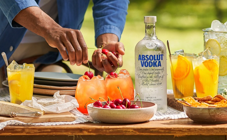 making vodka cocktails at home
